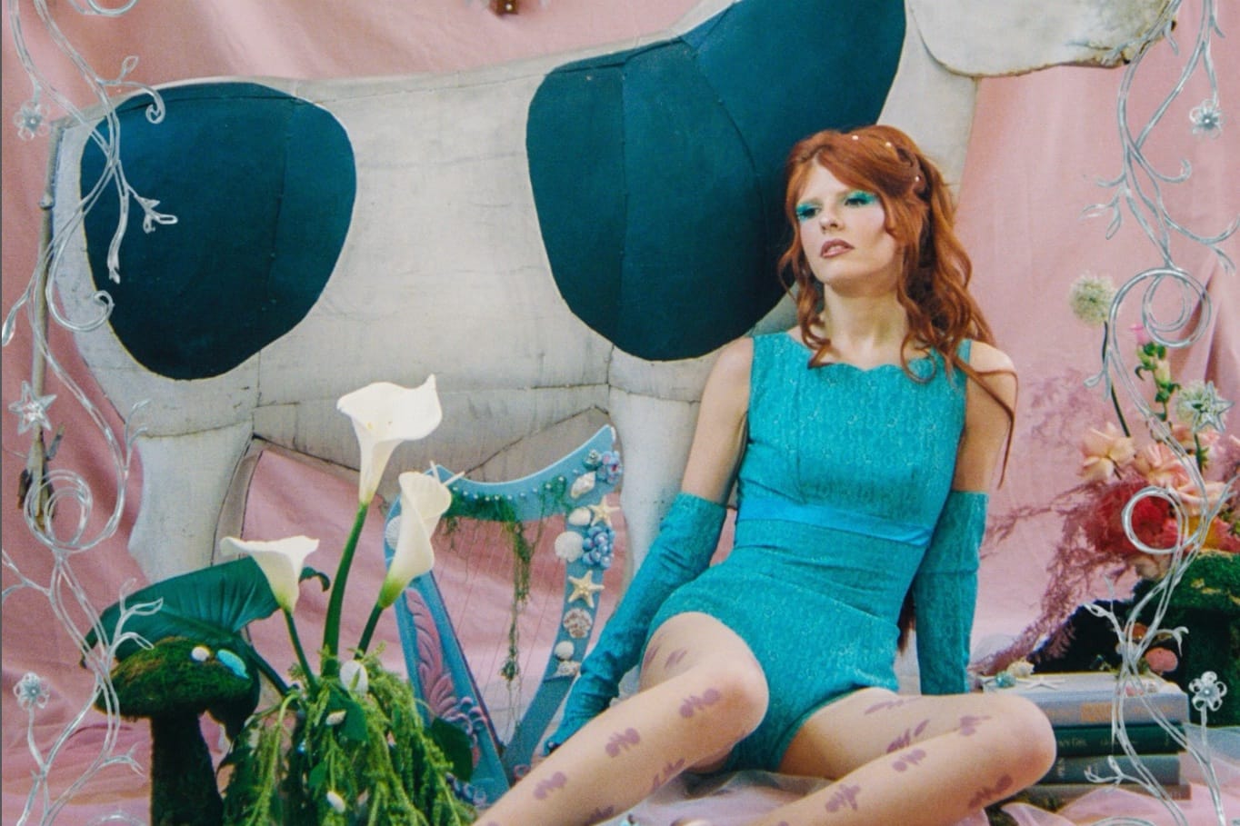 Catie Turner - California [Video]