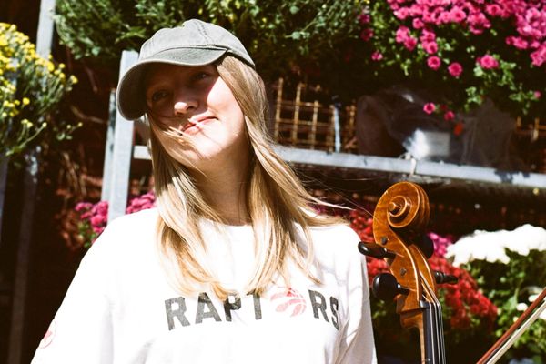 Eliza Niemi in a garden with her cello