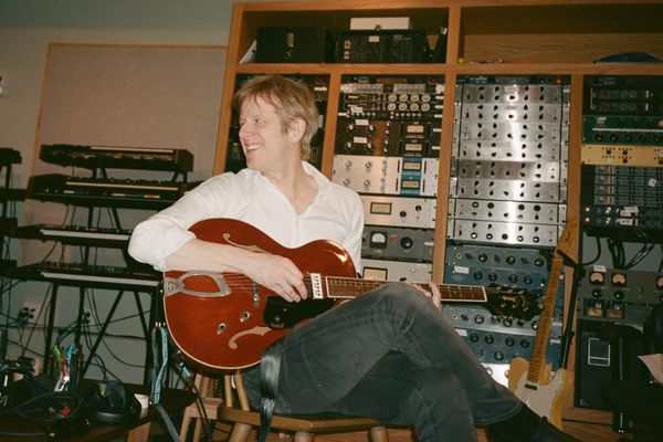 Spoon - Guess I’m Fallin in Love