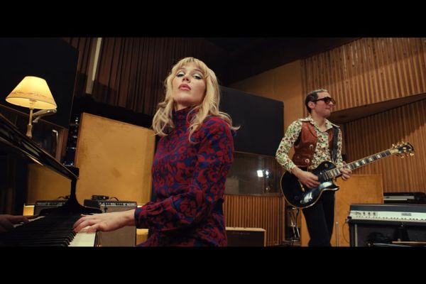 Sam Quealy (feat. Marlon Magnee) - By My Side [Video]