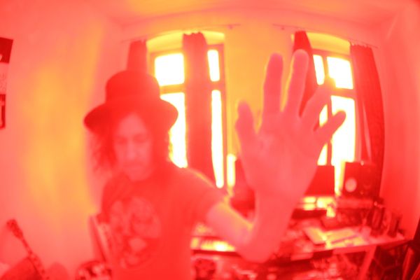 SONG PREMIERE: Gordon Raphael - View From Blue