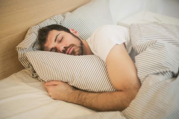 Peaceful senior sleeping - magnesium and sleep quality