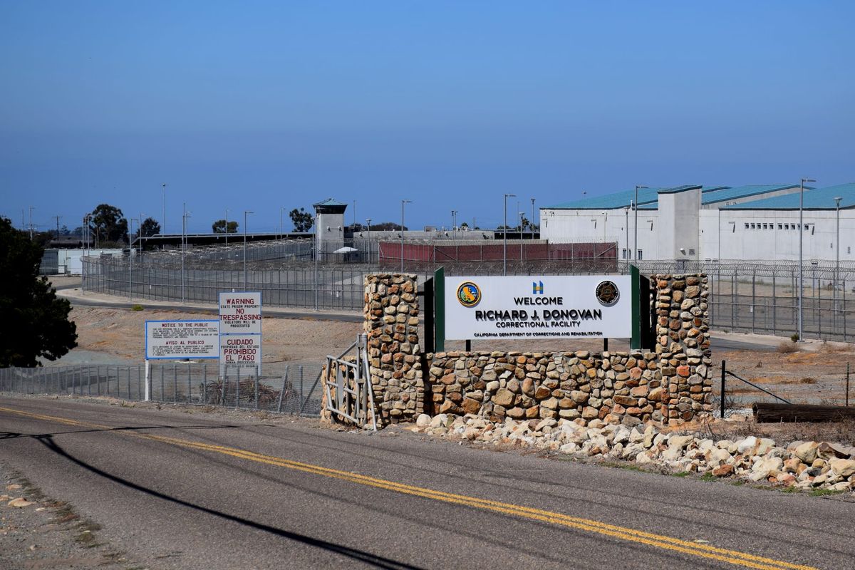 Picture of the outside of a prison 
