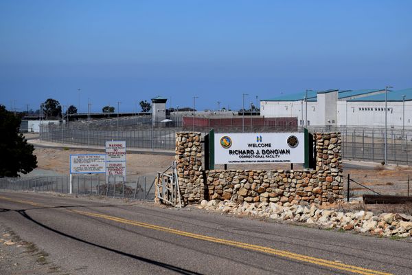 Picture of the outside of a prison 