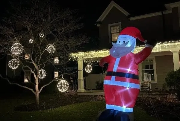 Holiday decorations around Winchester