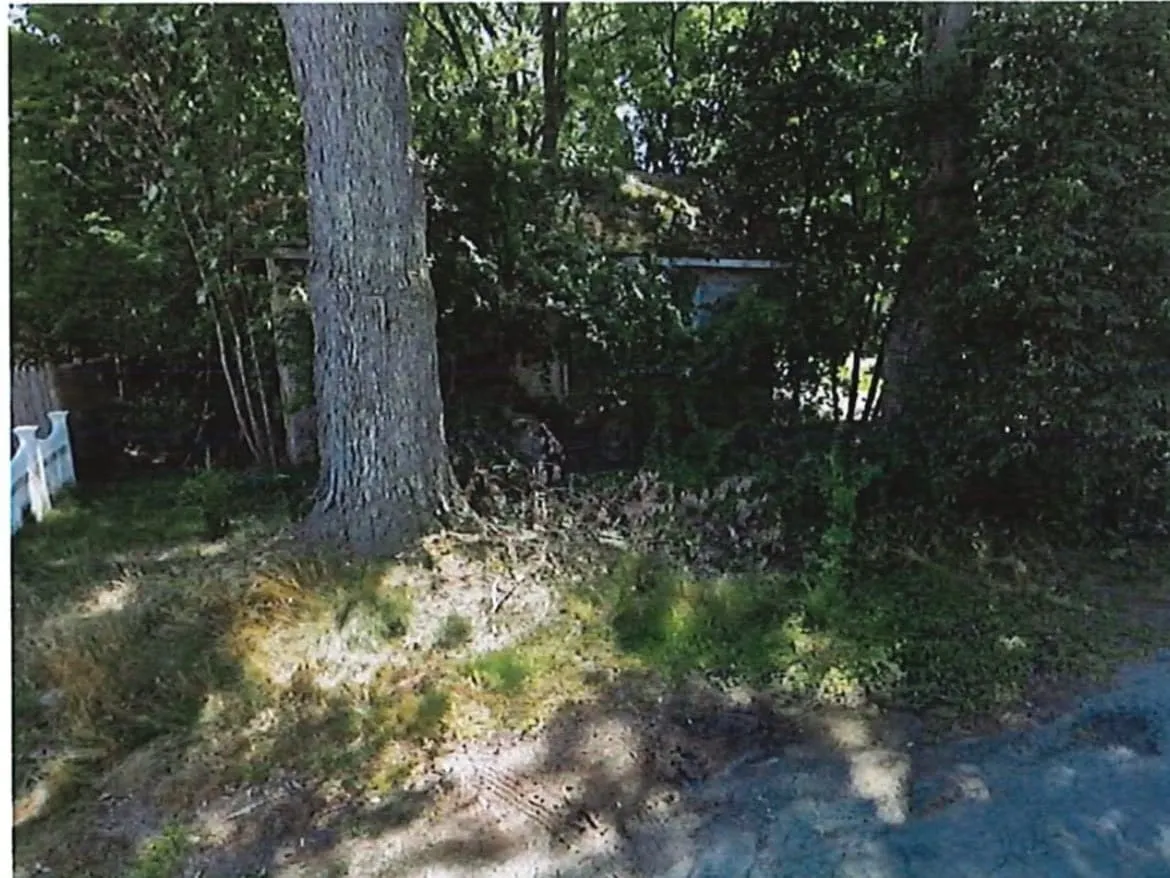 Town sells home for less than appraised value