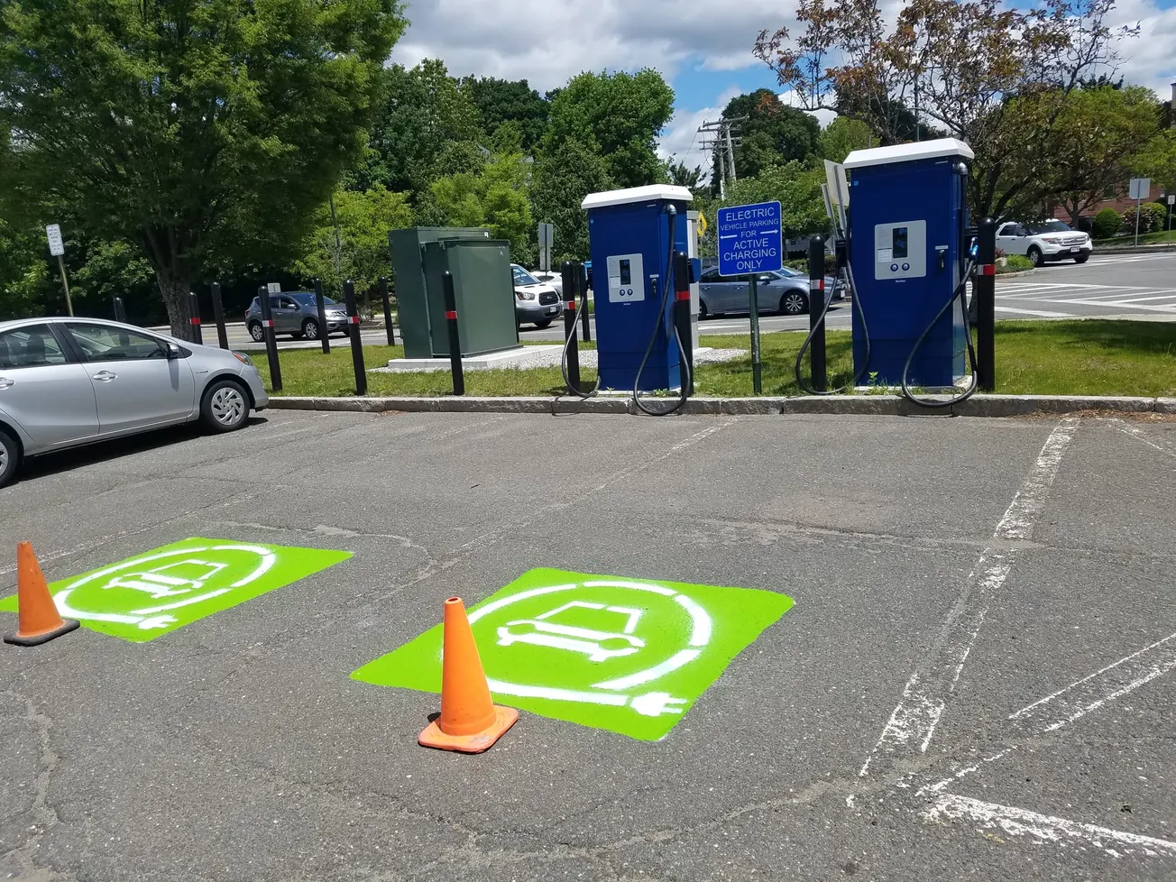 EV fast chargers now available at Winchester Town Hall/Jenks lot