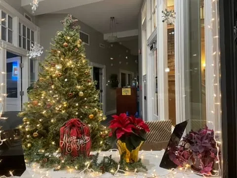 Winchester families get out to enjoy annual Holiday Stroll, Chamber of Commerce week offers activities, shopping and fun for all ages