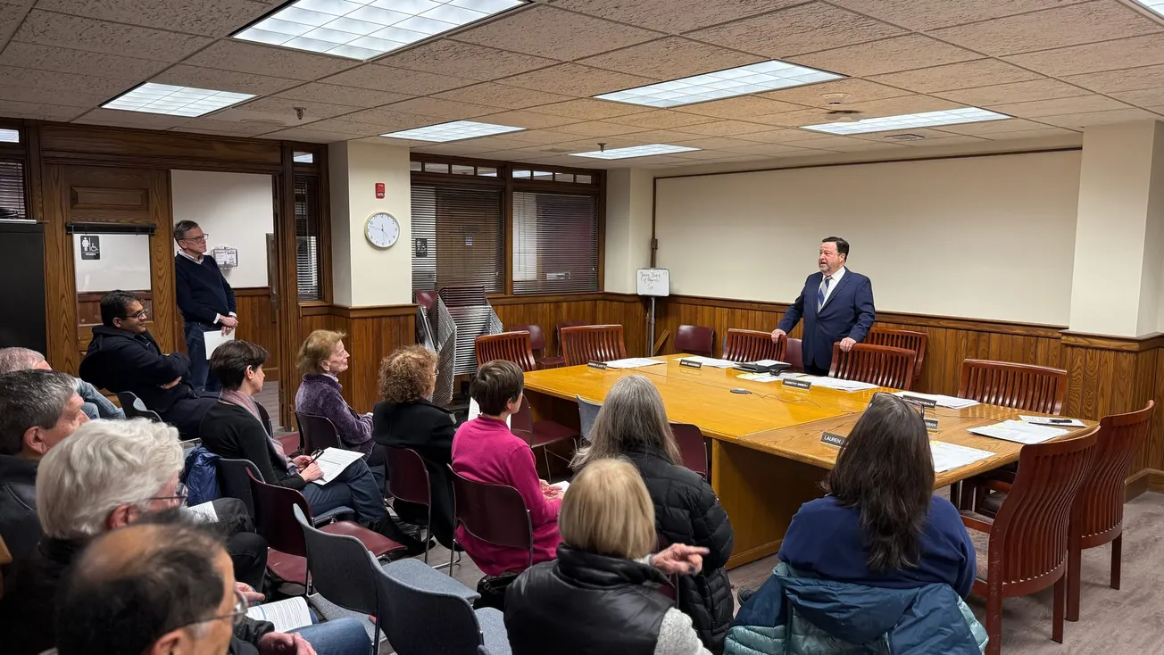 Senior pitches reset-weary Winchester residents, board on fiscal crisis, open process