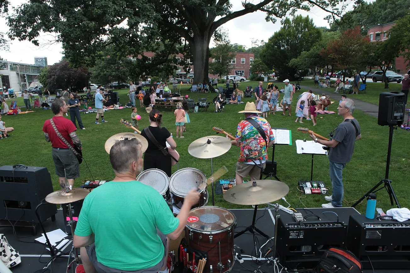 Winchester residents celebrate summer at Concerts on the Common