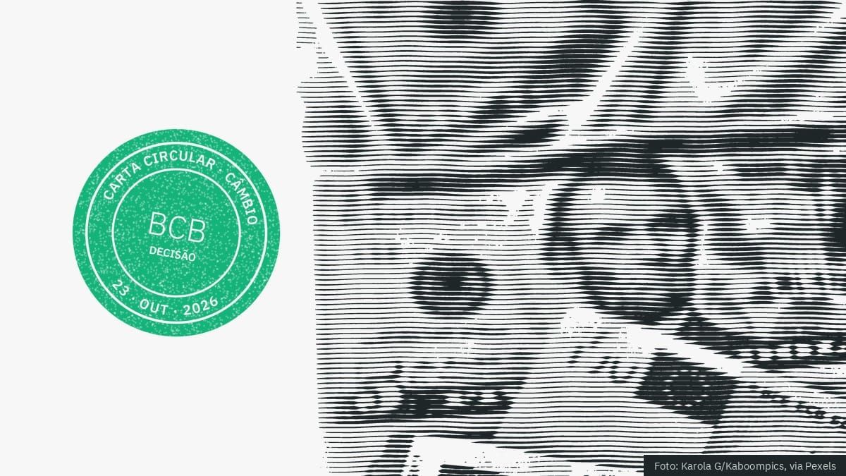 Gravura de cédulas de dólar e euro, ao lado do carimbo do Carta Circular com a sigla BCB