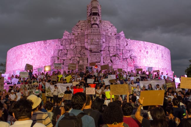 Manifestation publique sur une place de Mérida, Yucatan.