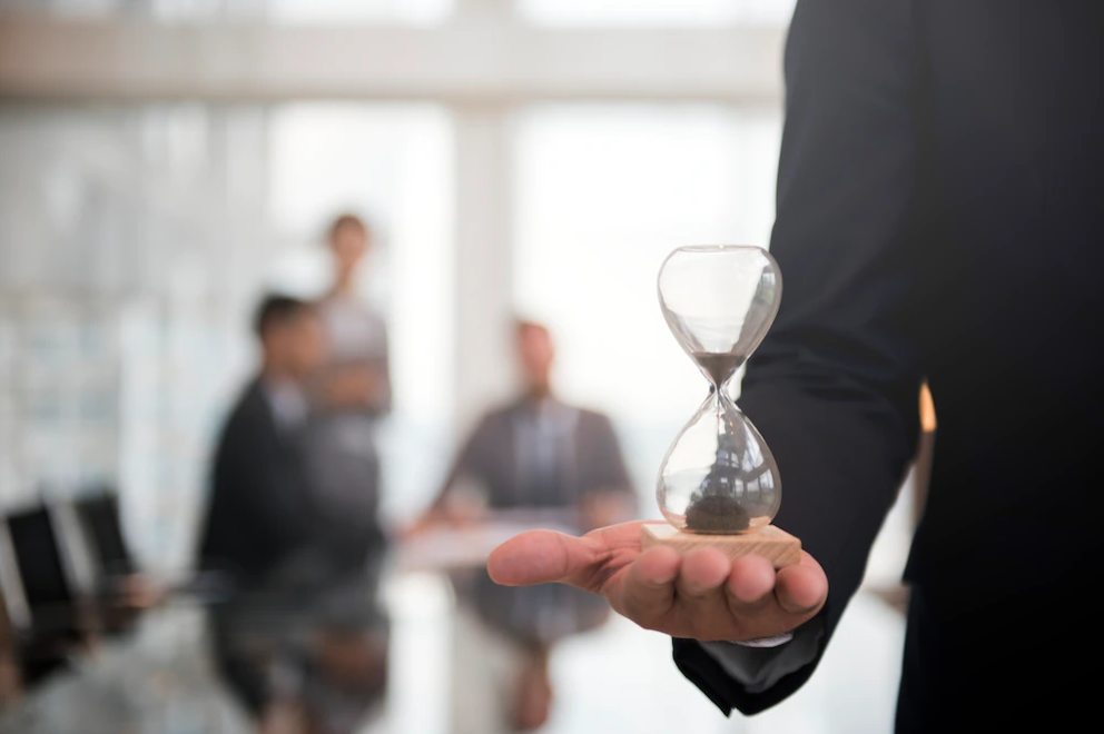 Sales meeting agenda: the right time and cadence