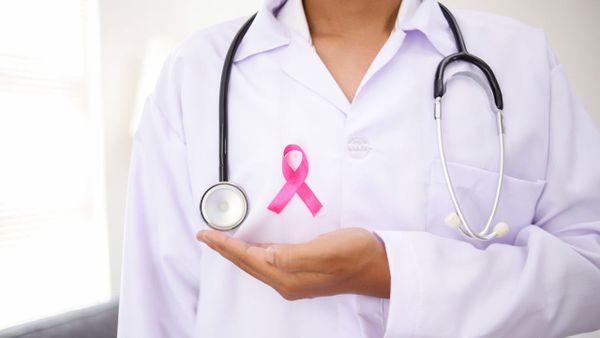 Outubro Rosa: sinais nas mamas que merecem atenção