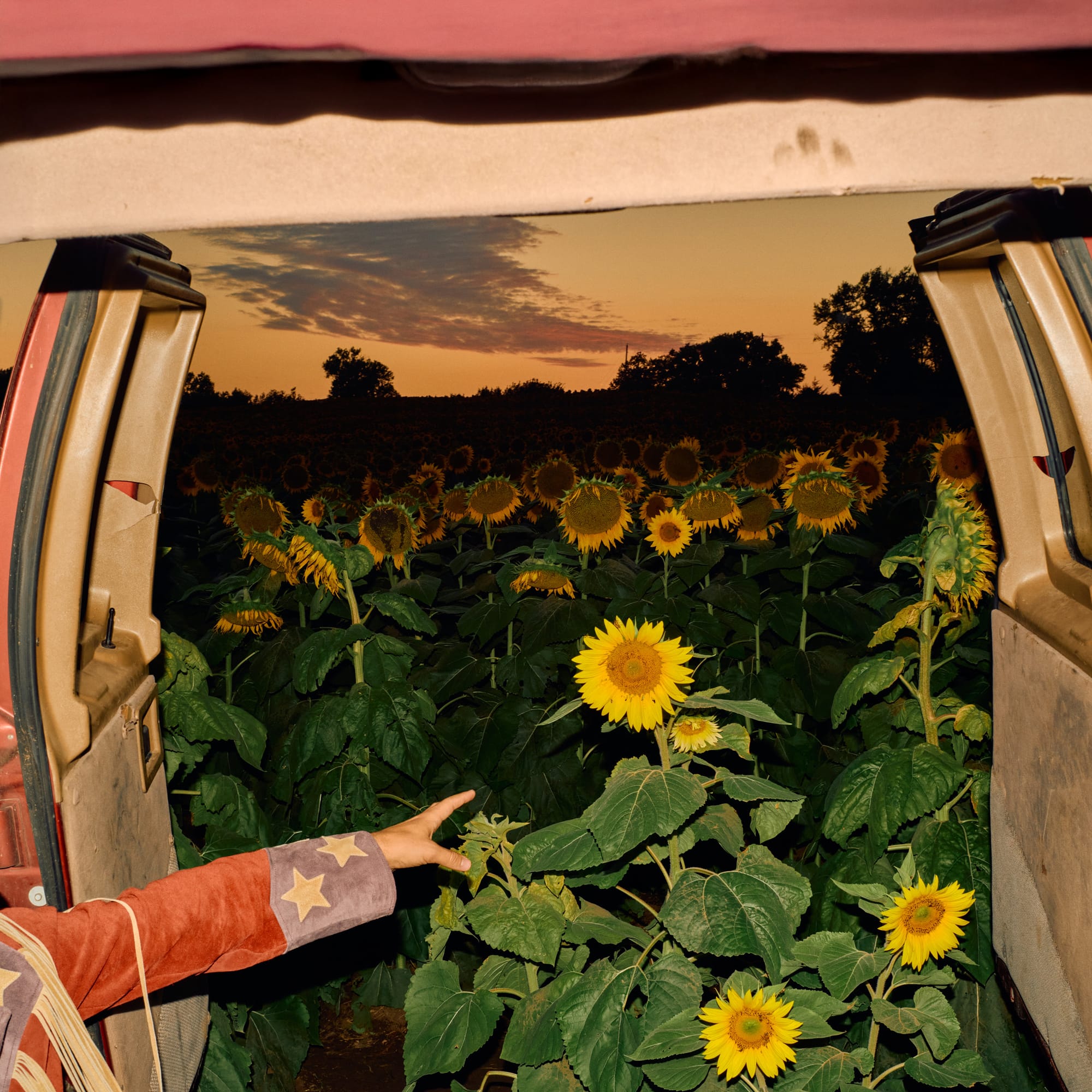 ALBUM REVIEW: Kevin Morby Walks Off into the Sunset on the Expansive ‘Little Wide Open’