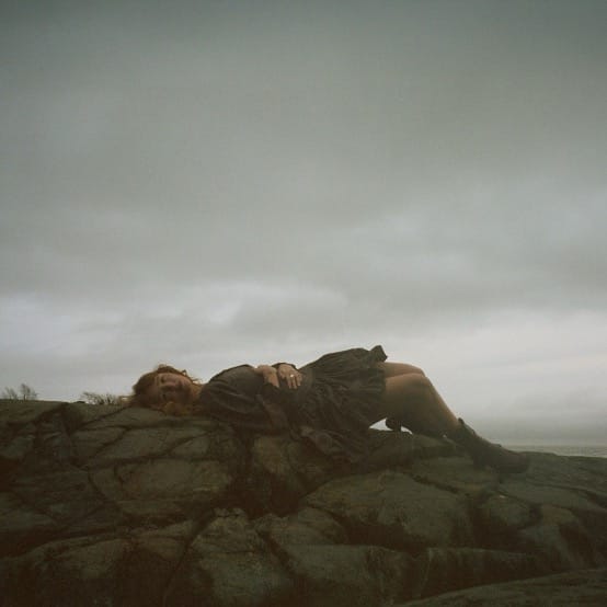 ALBUM REVIEW: Bella White Exposes Dark Places in the Heart on ‘A Sign in the Weather’