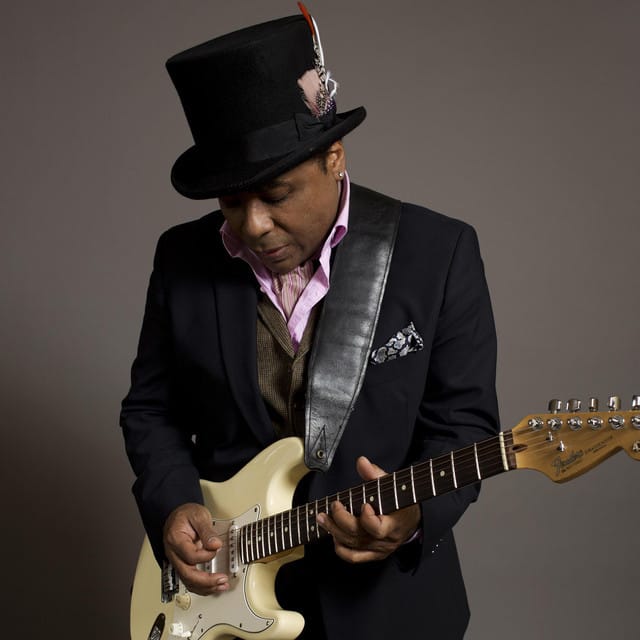 Chris Thomas King with a yellow guitar