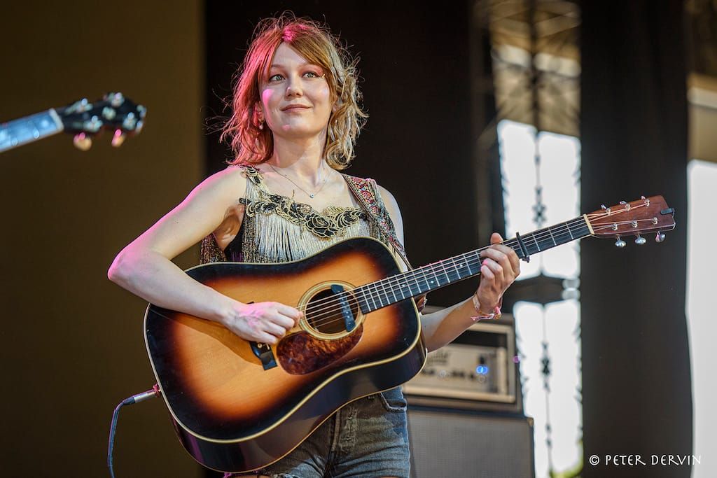 BONUS TRACKS: Molly Tuttle on PBS, Trey Anastasio’s Viral Duet, and an Interview with Kate Bush
