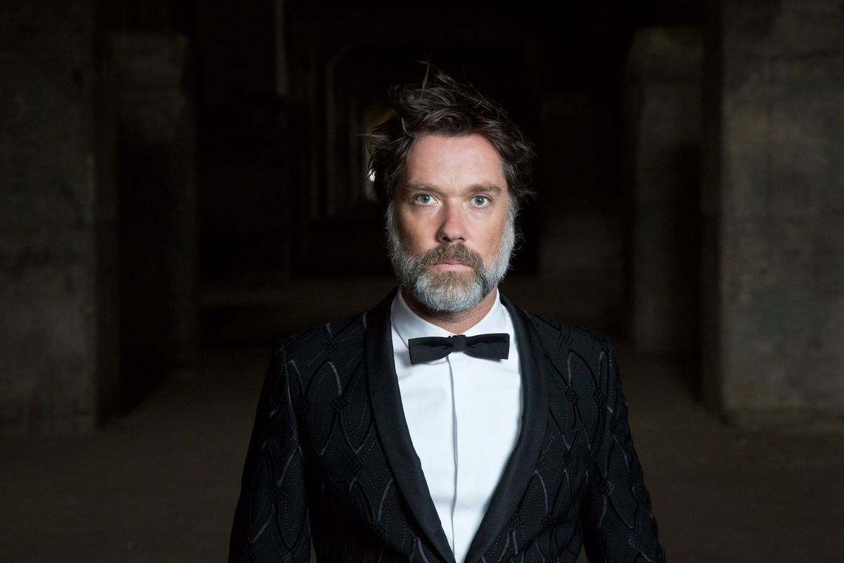 SPOTLIGHT: Rufus Wainwright Taps Into Folk Feeling With ‘Alone’ [VIDEO]
