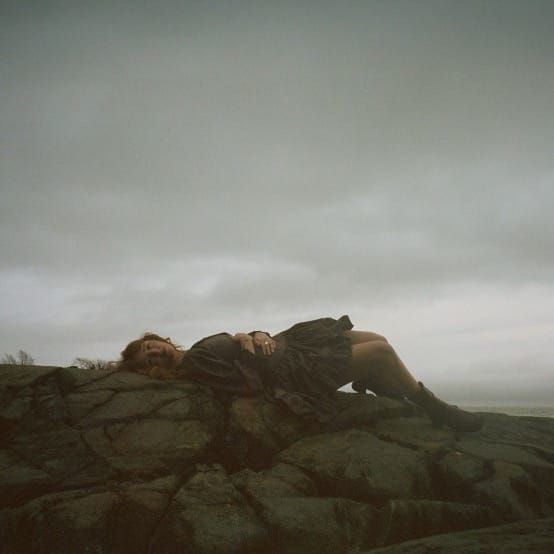 ALBUM REVIEW: Bella White Exposes Dark Places in the Heart on ‘A Sign in the Weather’