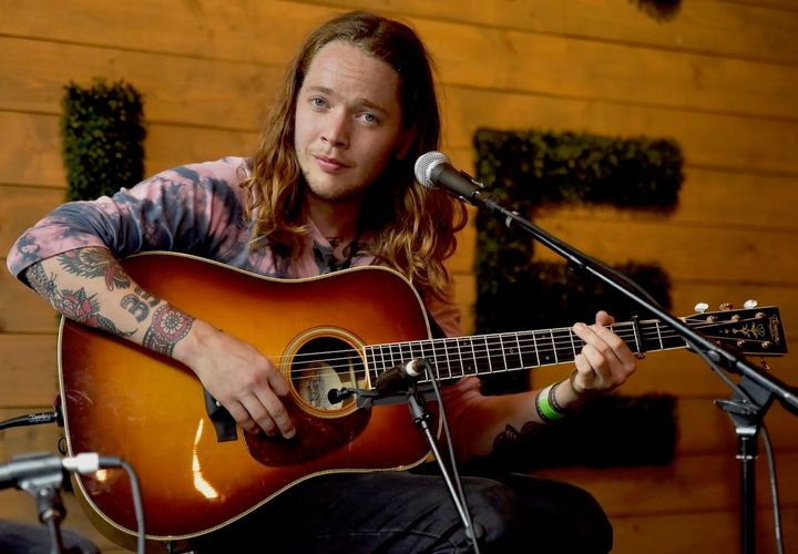 Billy Strings and Willie Nelson Roll Together on ‘California Sober’