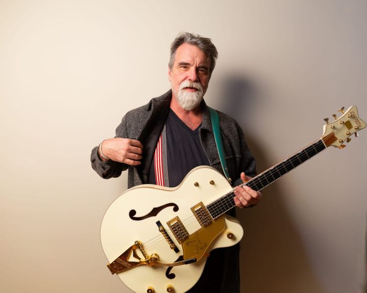 Darrell Scott Celebrates the ‘Down-and-Out’ that Dwells in Hank Williams’ Songs