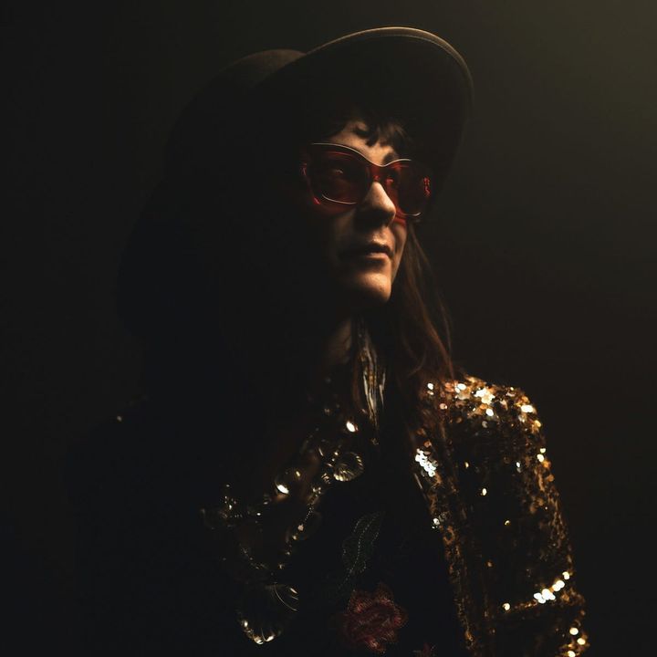 ALBUM REVIEW: Carter Sampson Is Confidently Country on ‘Gold’