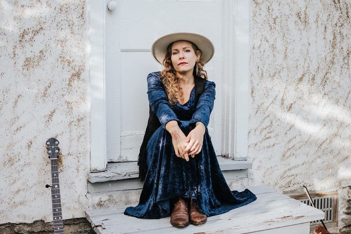 FRESH TRACK: Meredith Moon – 'Constellations'