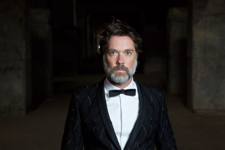 SPOTLIGHT: Rufus Wainwright Taps Into Folk Feeling With ‘Alone’ [VIDEO]