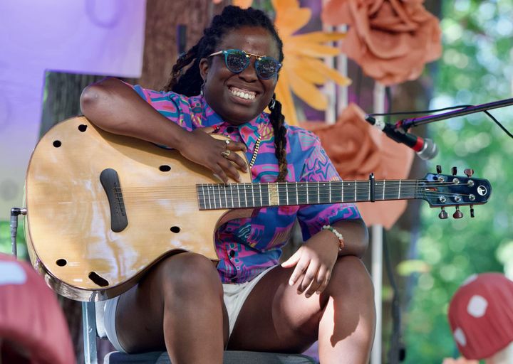 BONUS TRACKS: Roots Music News from Yasmin Williams, Amadou & Mariam, Rhiannon Giddens, and Turnpike Troubadours