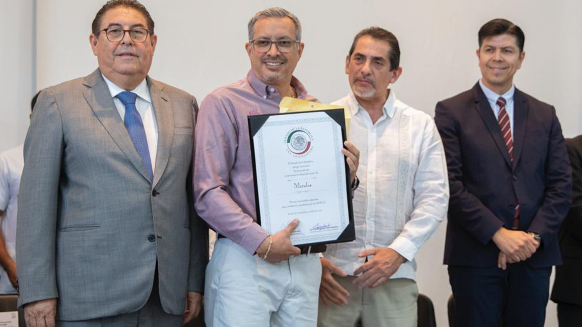 reconoce victor mercado a personal de salur