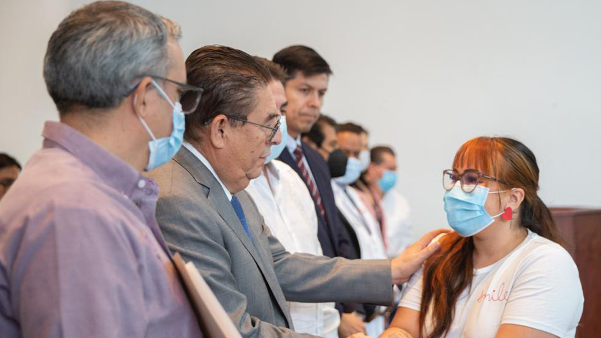reconoce victor mercado a personal de salud