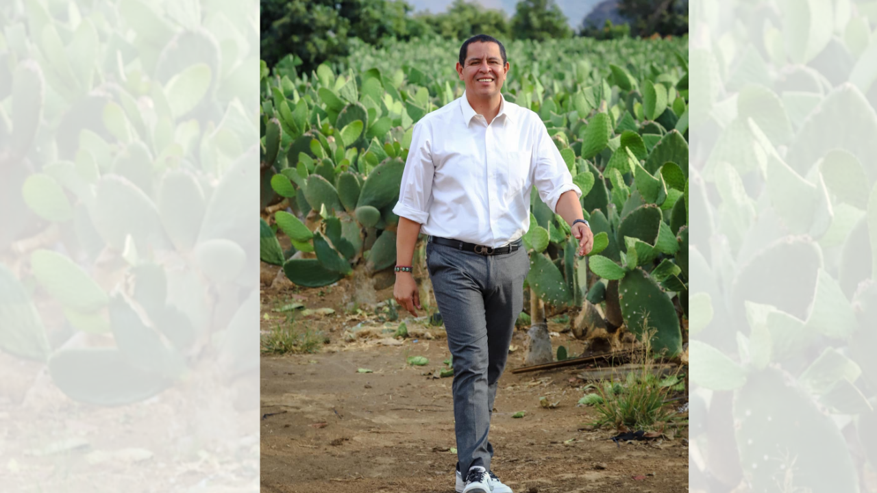 biografia juan angel flores bustamante