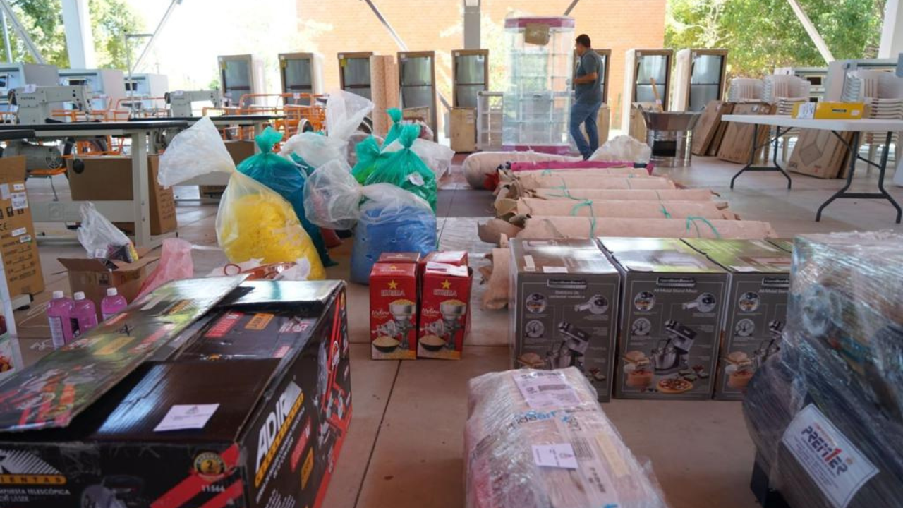 juan angel flores entregó apoyo a familias productoras y emprendedoras