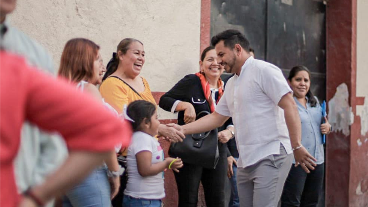 inicio de la construcción del mercado de alimentos en xochitepec por el alcalde chalo flores