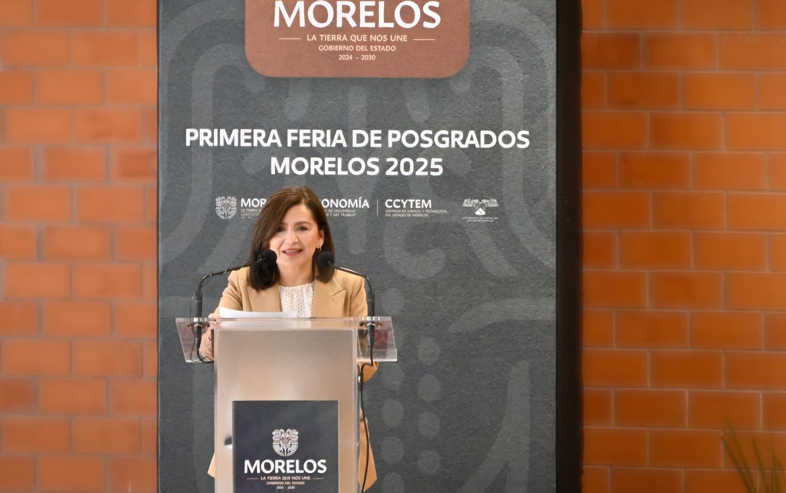  Viridiana Aydeé León Hernández.