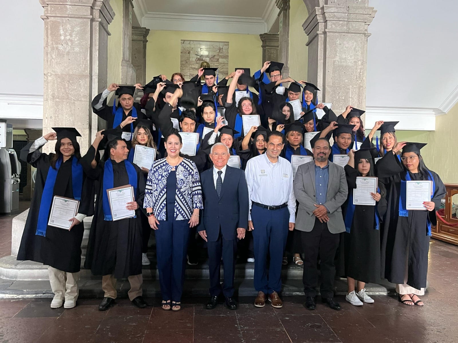 Estudiantes graduados.