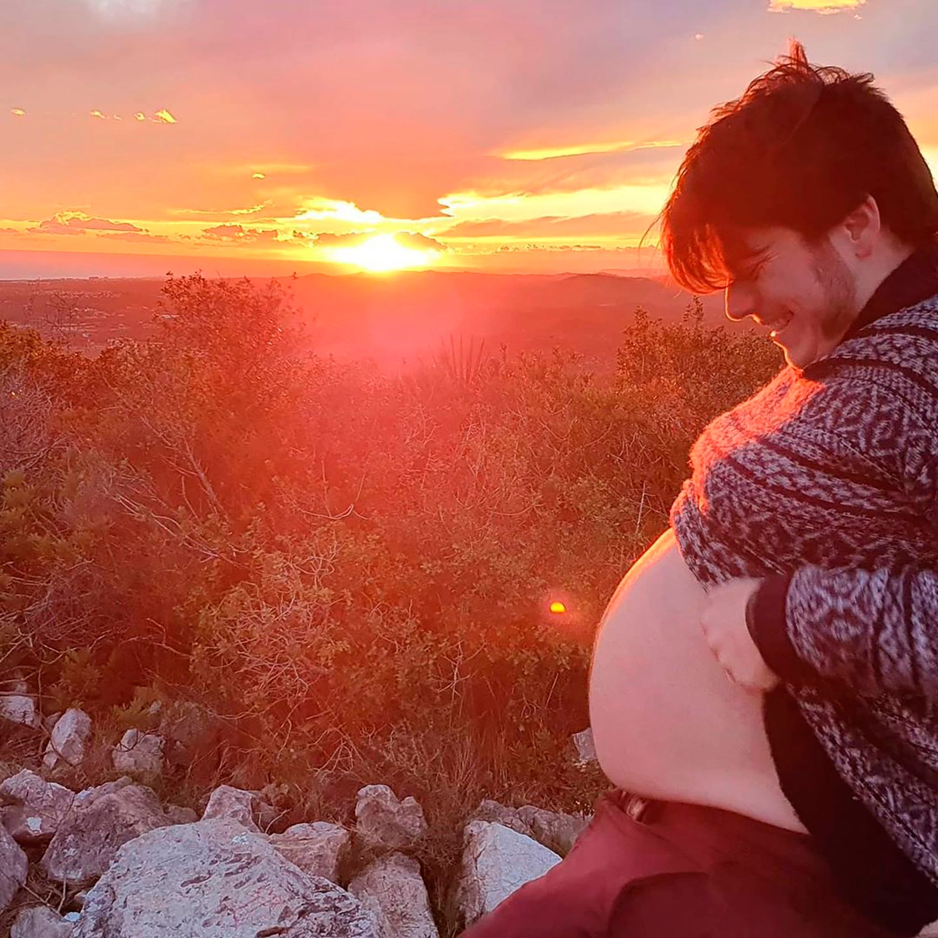 Está gestando mellizos pero va a ser papá: “Estar embarazado no va en  contra de mi masculinidad” - Infobae