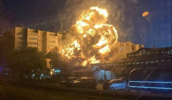 Se estrella avión militar en edificio residencial en Rusia