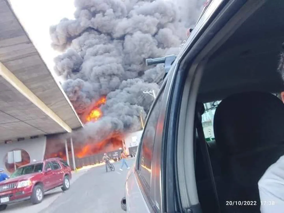 Pipa de combustible choca contra tren en Aguascalientes