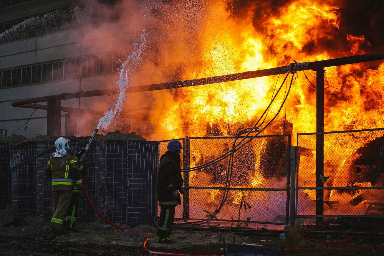 Mega apagón en Kiev tras bombardeos rusos