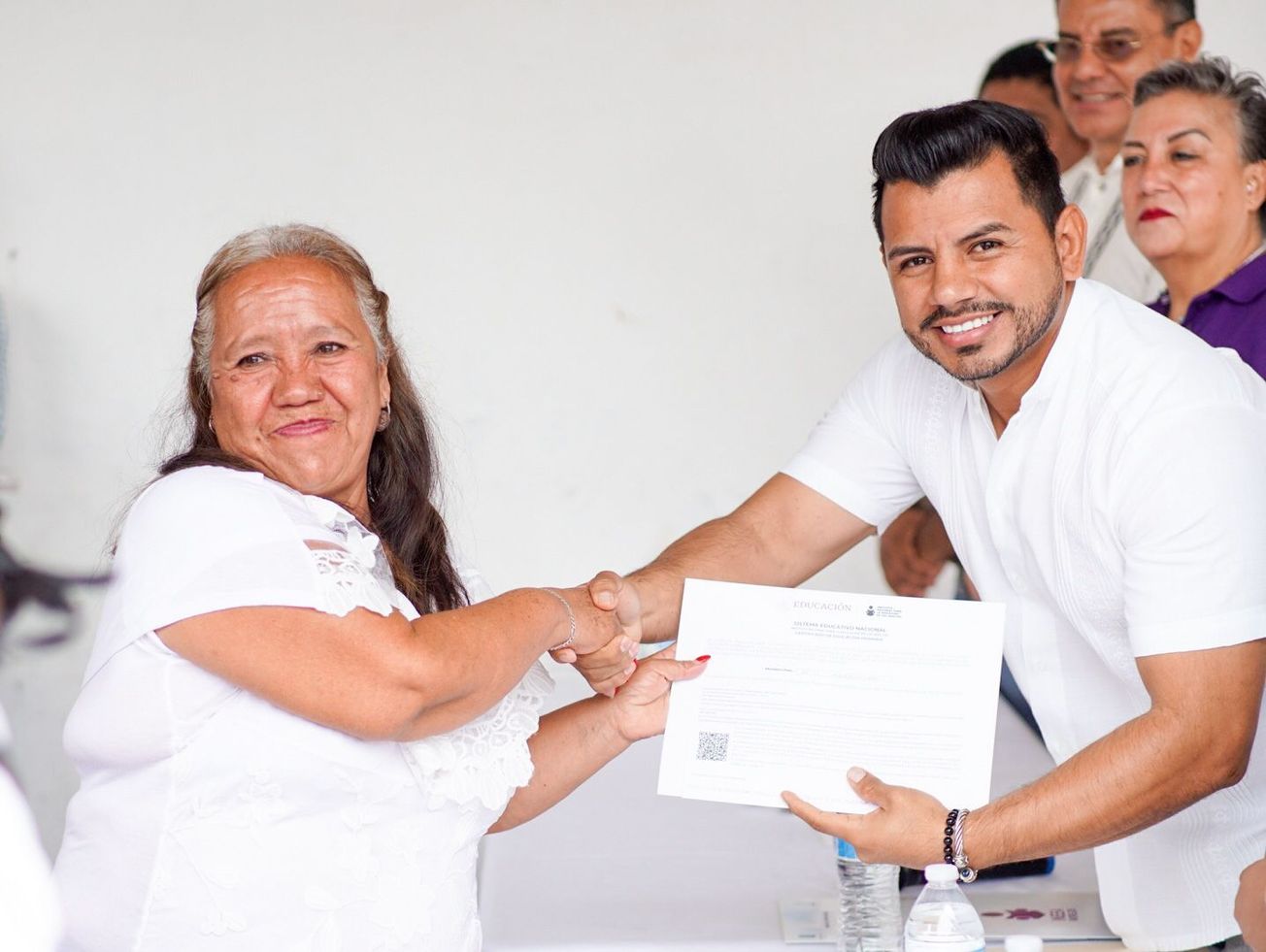 Entrega Xochitepec certificados del INEEA a ciudadanía del municipio