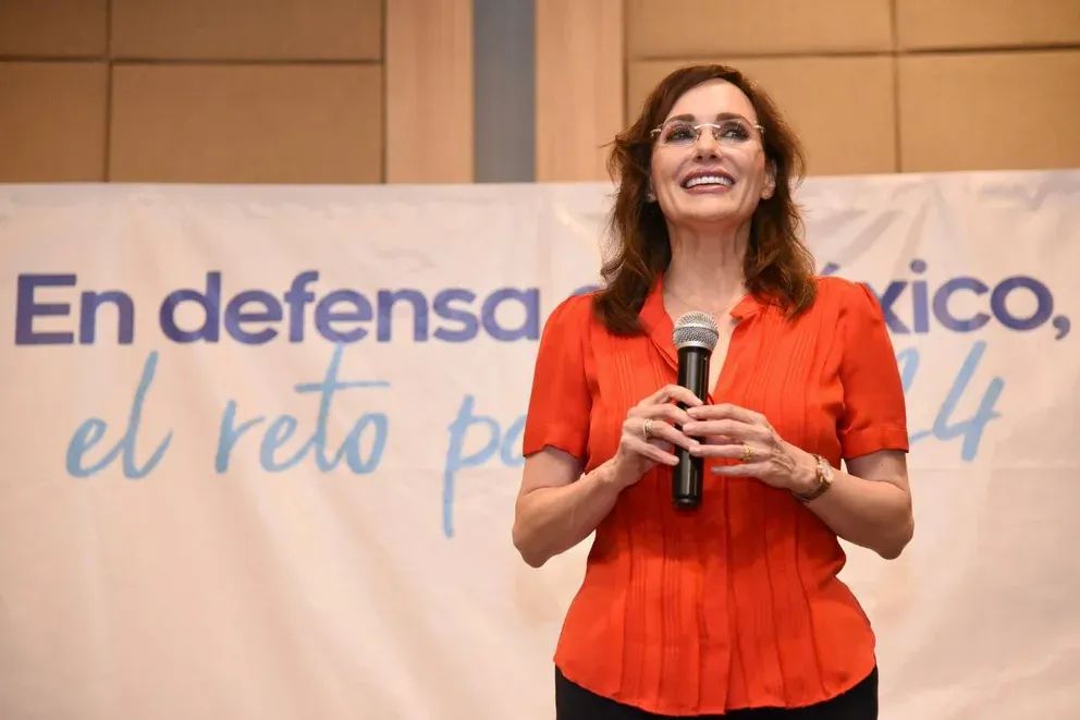 Lilly Téllez comparte sus datos a la ciudadanía