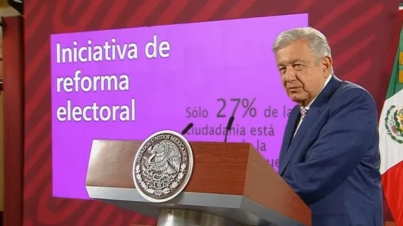 Acusa AMLO a INE de esconder encuesta sobre Reforma Electoral