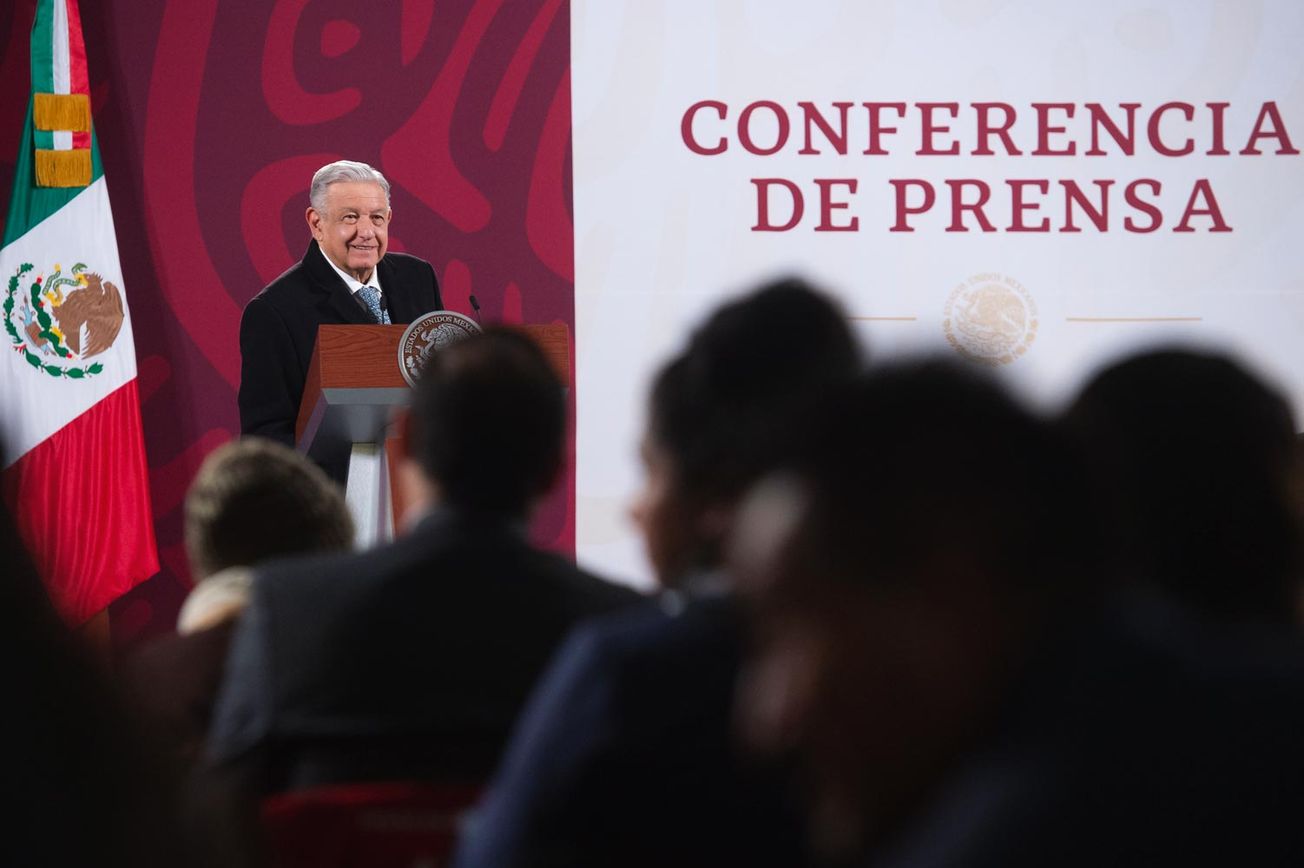 Critica AMLO que SCJN busque proteger a factureros