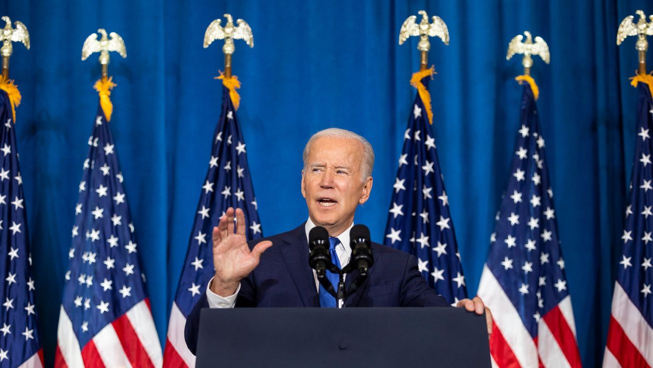 "La democracia de EE.UU. está en riesgo": Biden