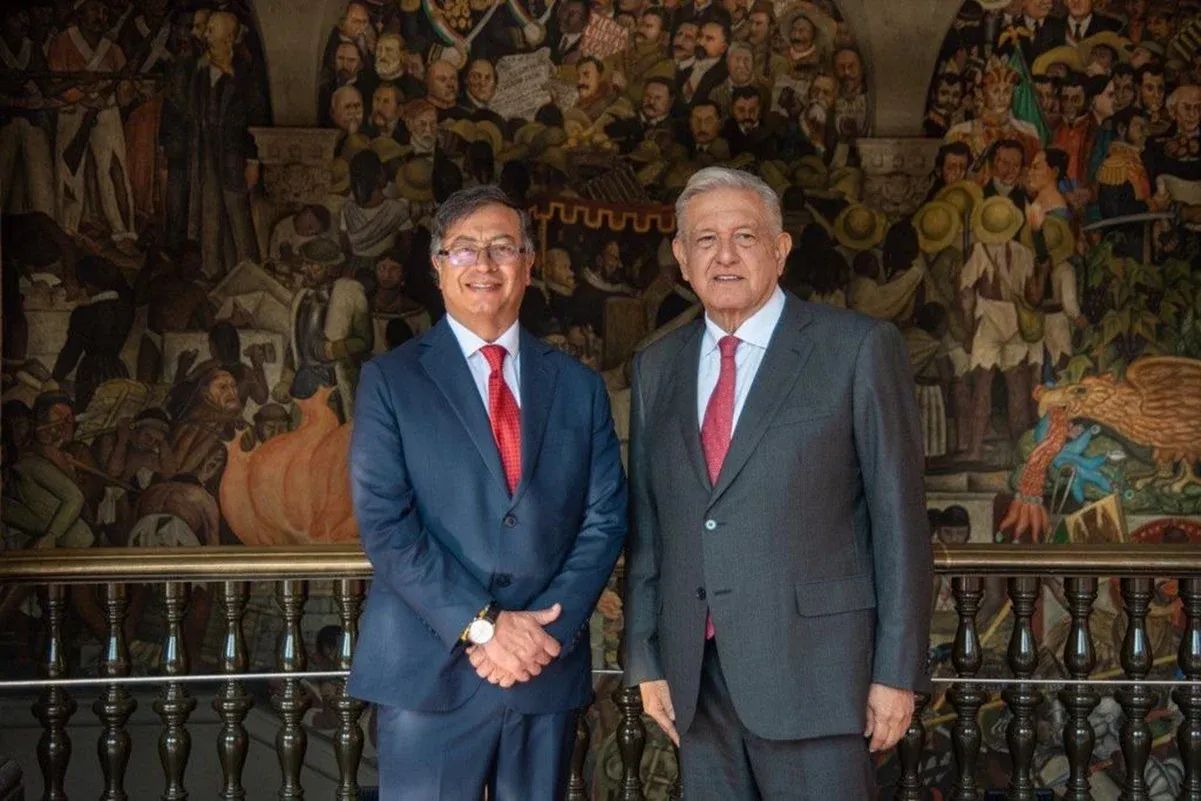 Dialogan AMLO y Petro sobre desarrollo, integración, soberanía y migración