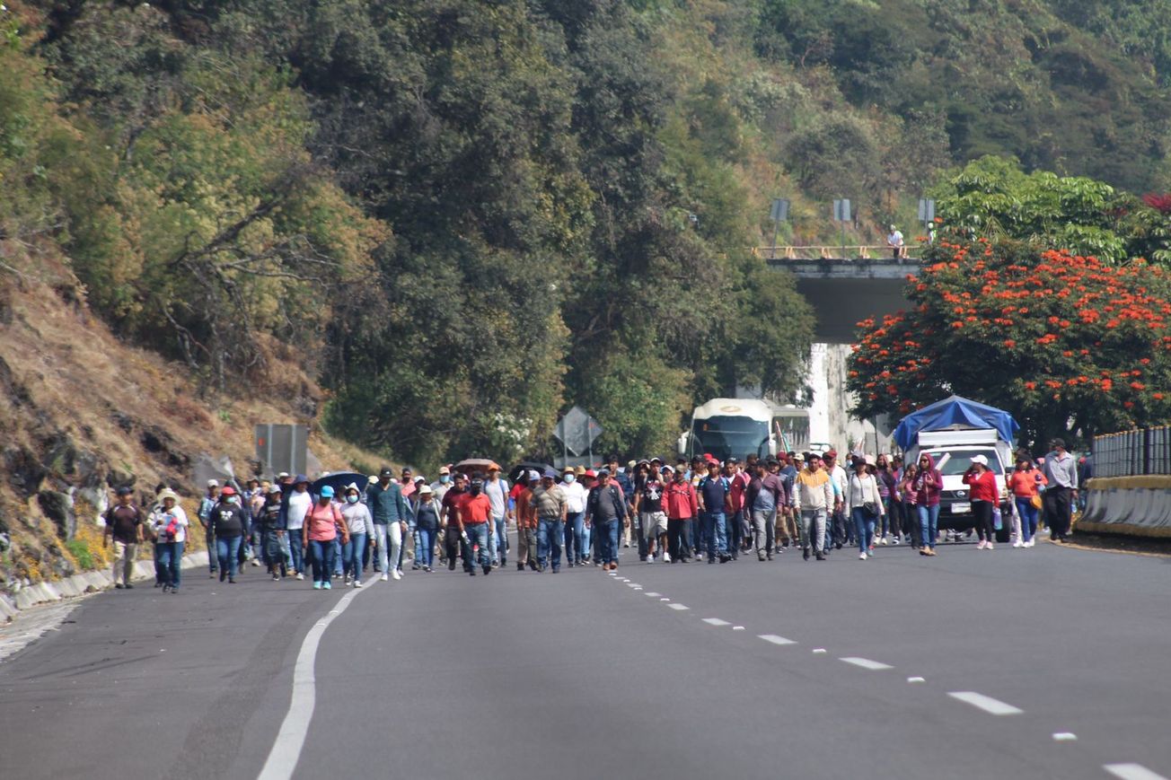 Protestan por mal servicio de autobuses Ometochtli
