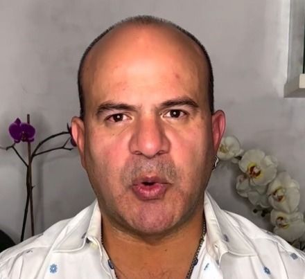 "Platanito" se disculpa por chiste sobre Debanhi