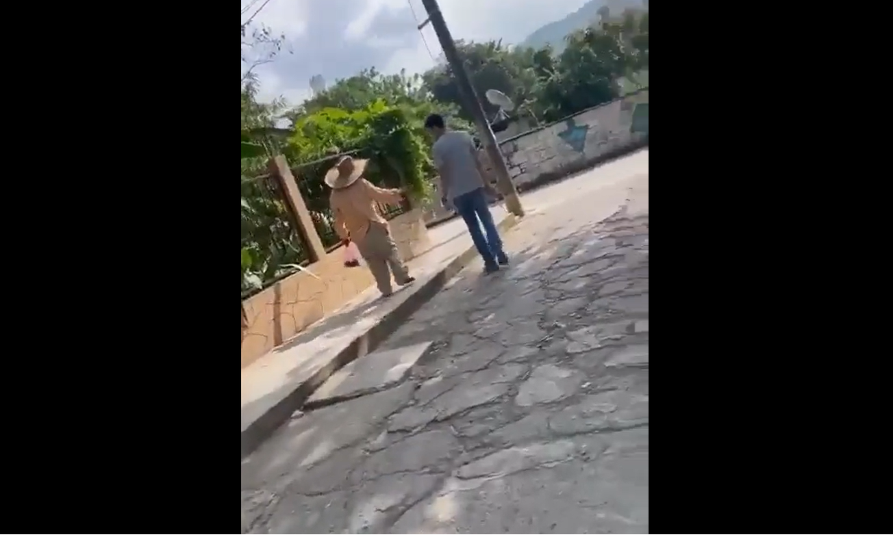 Jóvenes agreden a persona de la tercera edad